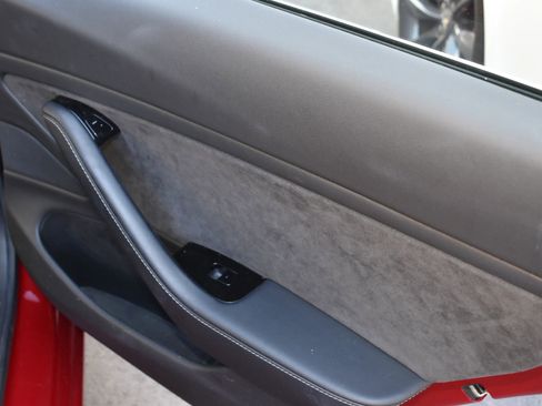 Used 2018 Tesla Model 3 Long Range RWD image 25