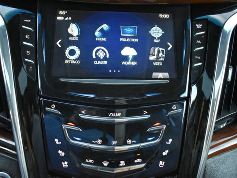 Used 2018 Cadillac Escalade Premium Luxury image 20