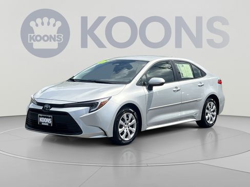 Used 2025 Toyota Corolla LE AWD/4WD image 4