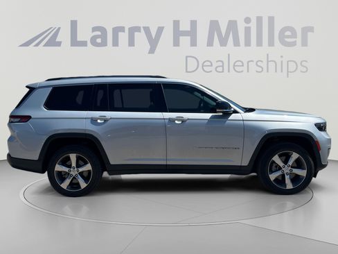 Used 2022 Jeep Grand Cherokee L Limited RWD image 6
