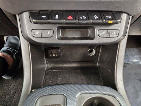 Used 2019 Chevrolet Colorado Z71 AWD/4WD image 23