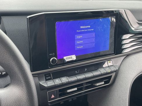 Used 2025 Toyota Camry LE image 6