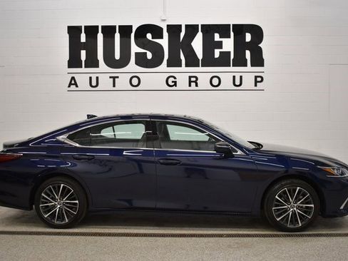 Used 2024 Lexus ES 350 image 2