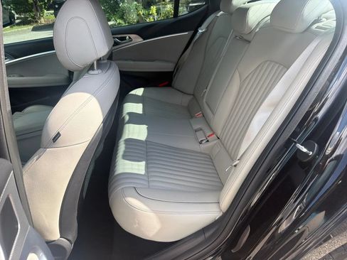 Used 2023 Genesis G70 3.3T RWD image 15