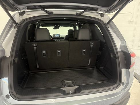 Used 2025 Honda Pilot TrailSport image 38
