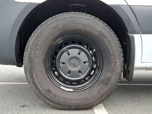 Used 2025 Mercedes-Benz Sprinter 2500 image 8