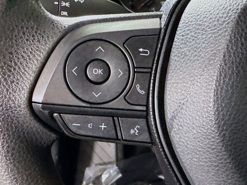 Used 2020 Toyota RAV4 LE image 14