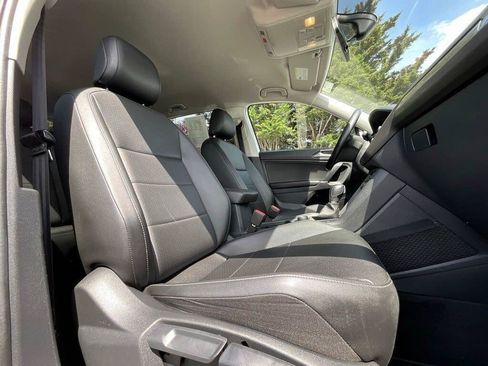 Used 2018 Volkswagen Tiguan SE AWD/4WD image 12