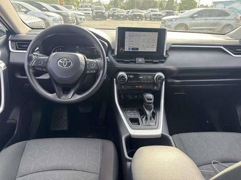 Used 2025 Toyota RAV4 XLE AWD/4WD image 13