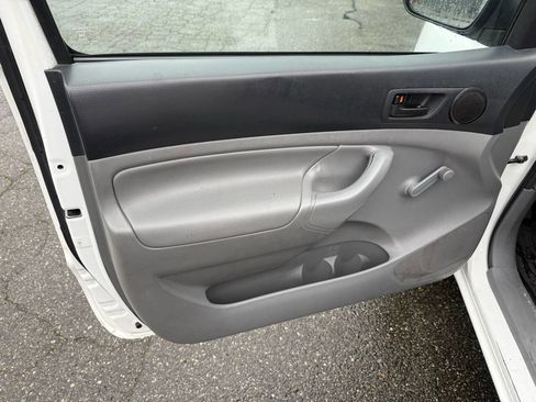 Used 2013 Toyota Tacoma Base 4x2 2dr Regular Cab 6.1 f image 25