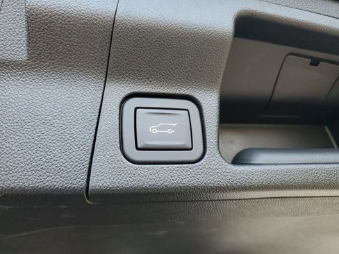 Used 2023 GMC Acadia SLE w/ Driver Convenience Package image 8