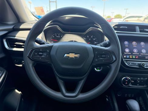 Used 2022 Chevrolet TrailBlazer LT w/ Convenience Package FWD image 17