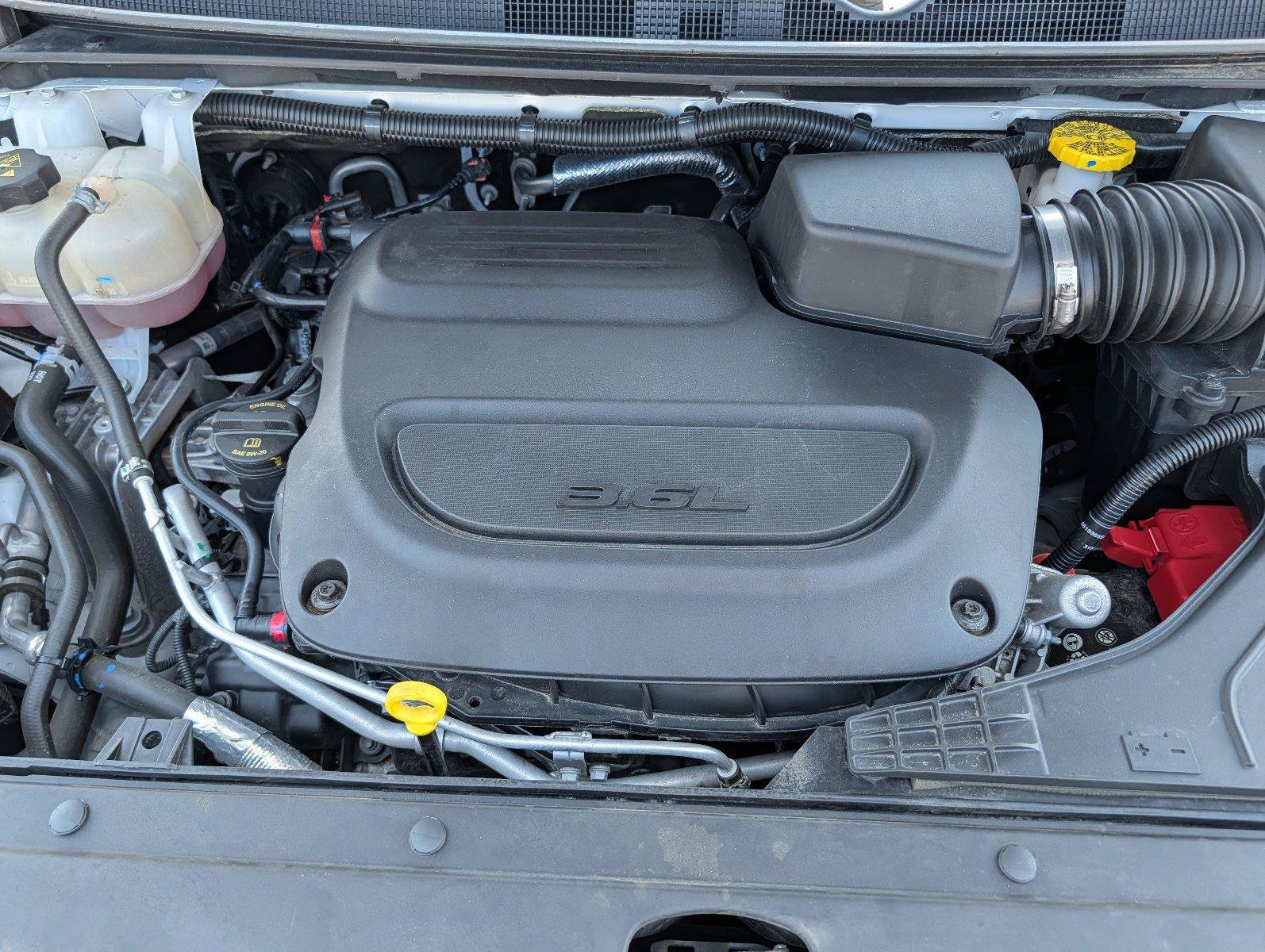 Used 2025 Chrysler Pacifica Limited FWD image 38