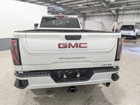 Used 2024 GMC Sierra 2500 AT4 w/ AT4 Premium Plus Package AWD/4WD image 4