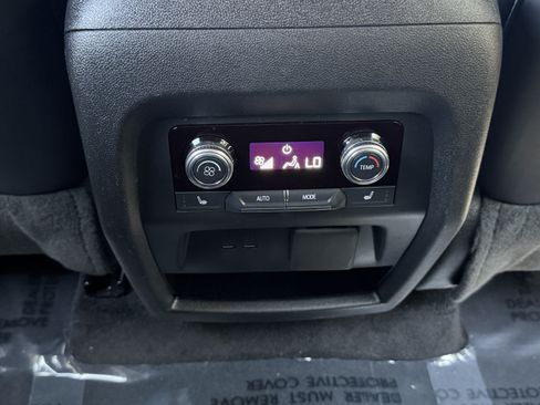 Used 2025 GMC Acadia AT4 w/ Luxury Package AWD/4WD image 27
