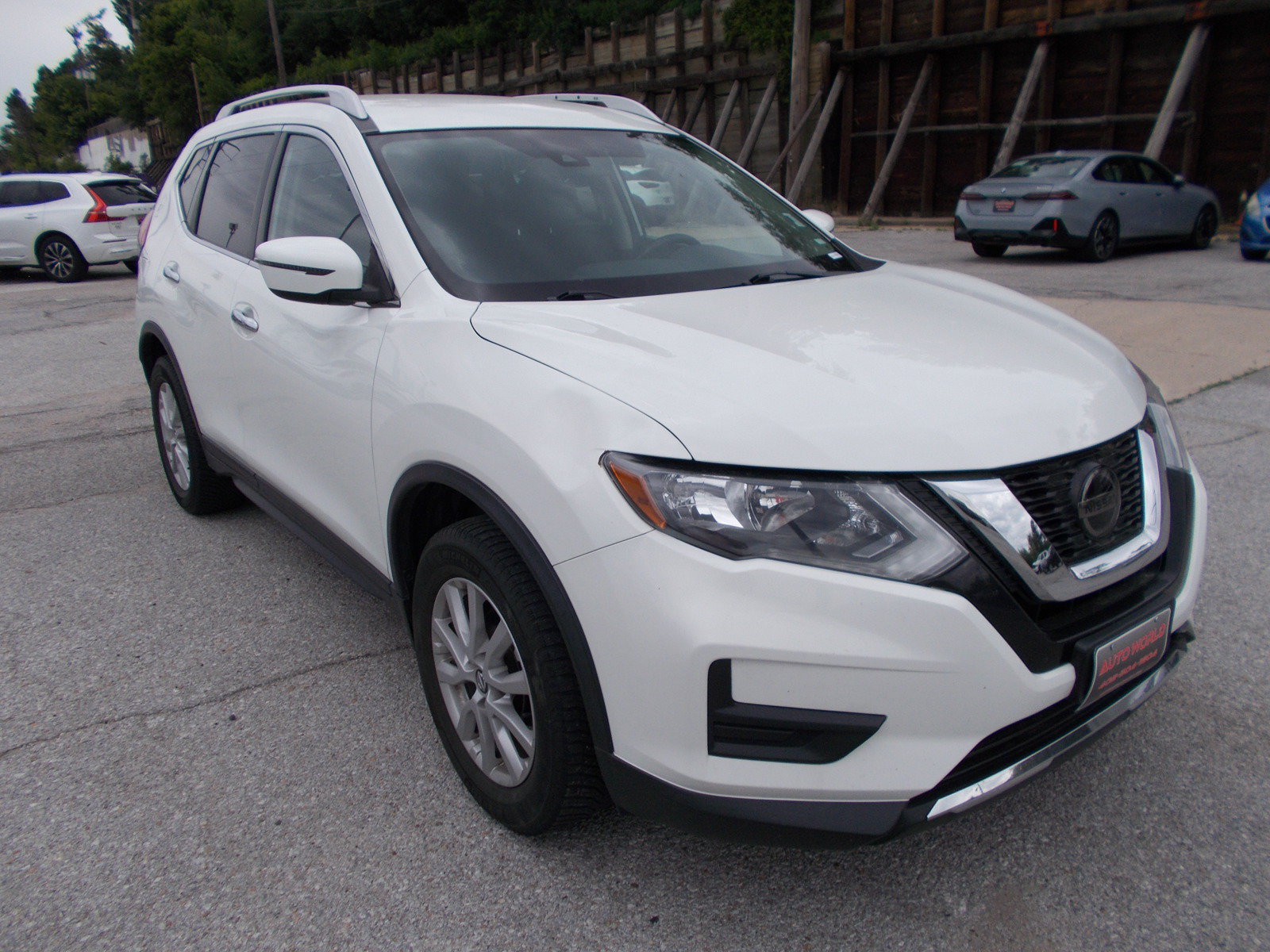 Used 2020 Nissan Rogue SV AWD/4WD image 3