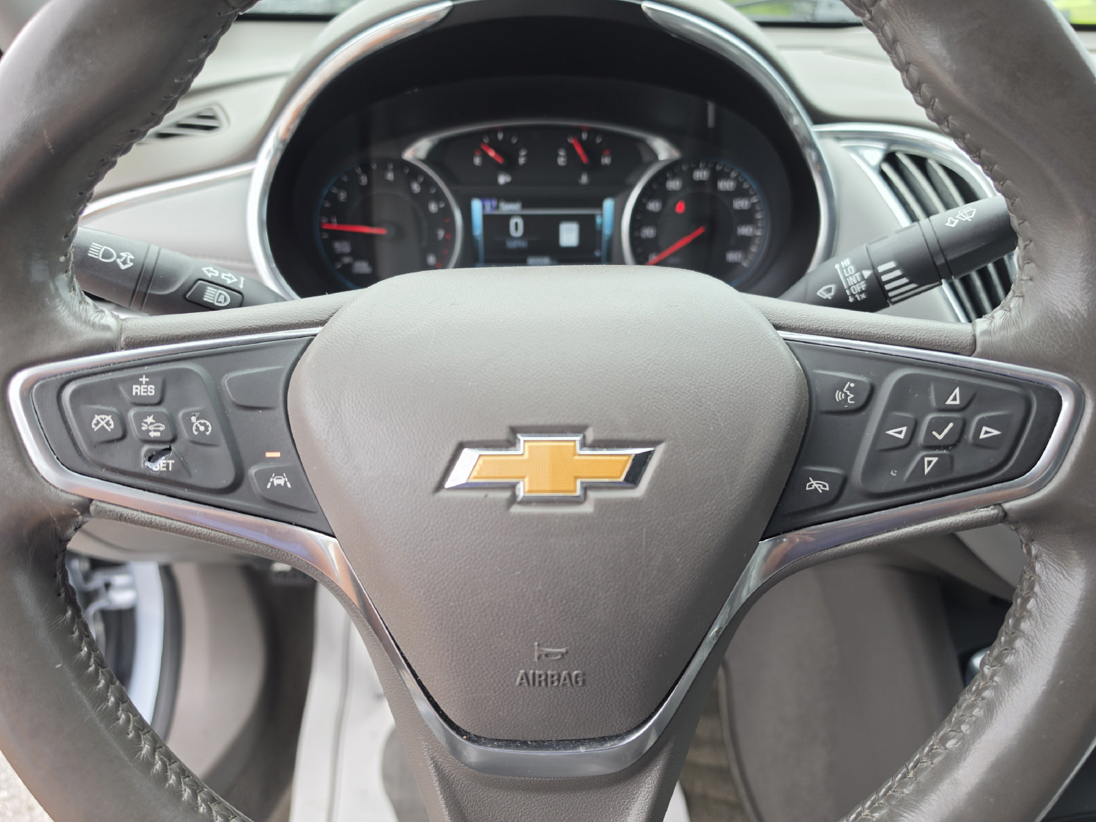 Used 2018 Chevrolet Malibu LT w/ Leather Package FWD image 32