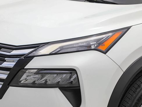 Used 2024 Nissan Rogue S FWD image 8