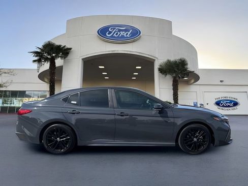 Used 2025 Toyota Camry SE w/ Convenience Package image 5