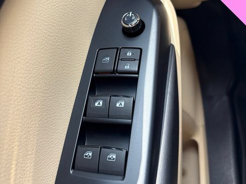 Used 2017 Toyota Highlander XLE AWD/4WD image 9