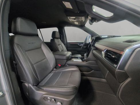 Used 2025 GMC Yukon XL Denali AWD/4WD image 15