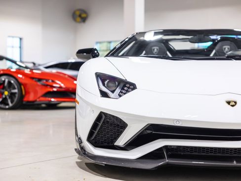 Used 2019 Lamborghini Aventador S image 25