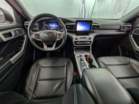 Certified 2022 Ford Explorer XLT w/ Equipment Group 202A AWD/4WD image 11