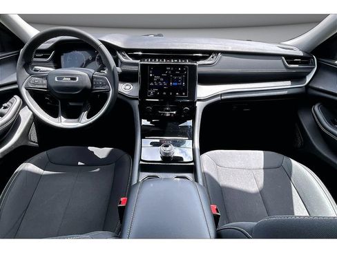 Certified 2024 Jeep Grand Cherokee Laredo AWD/4WD image 10