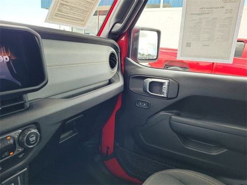 Used 2024 Jeep Gladiator Sport image 30