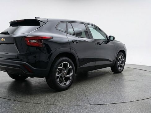 Used 2025 Chevrolet Trax LT image 9