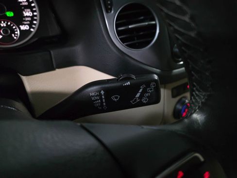 Used 2017 Volkswagen Tiguan S image 21