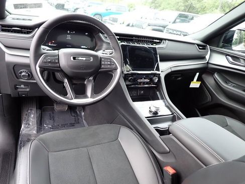 New 2025 Jeep Grand Cherokee L Altitude image 13