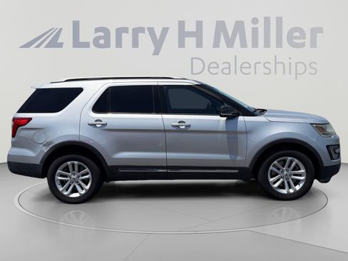 Used 2017 Ford Explorer XLT w/ Equipment Group 202A FWD image 6