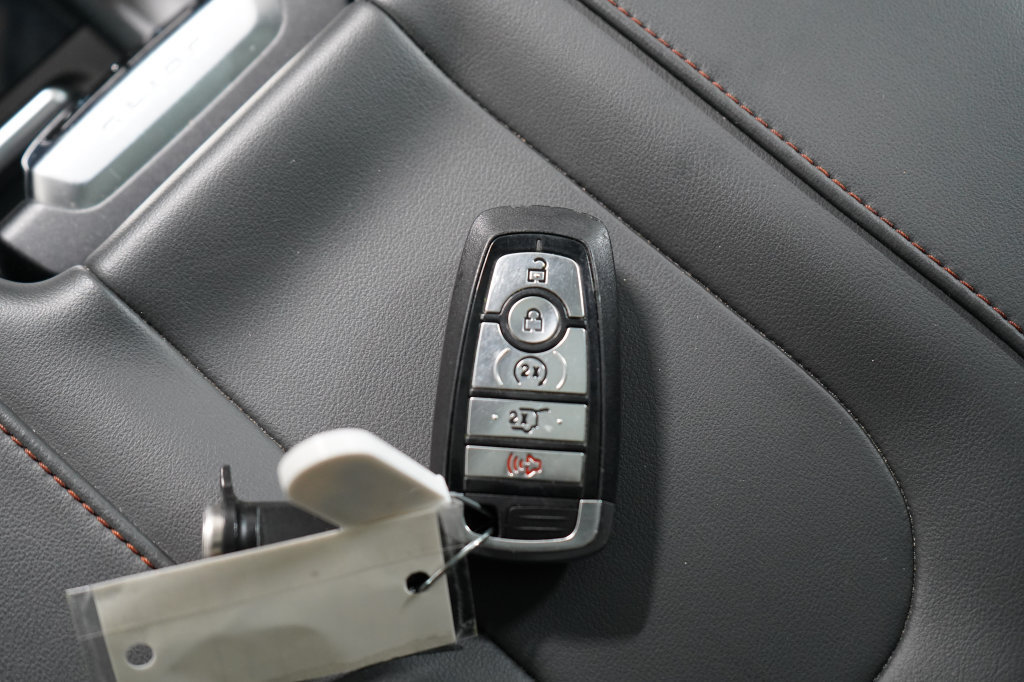 Used 2025 Ford Expedition Active AWD/4WD image 30