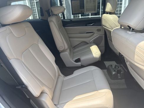 Used 2021 Jeep Grand Cherokee L Limited RWD image 31