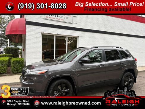 Used 2017 Jeep Cherokee Sport FWD image 1