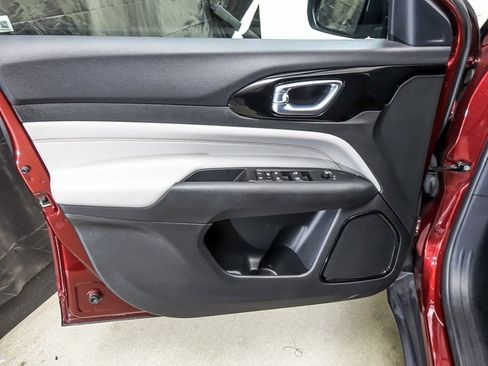 Used 2022 Jeep Compass Limited image 23