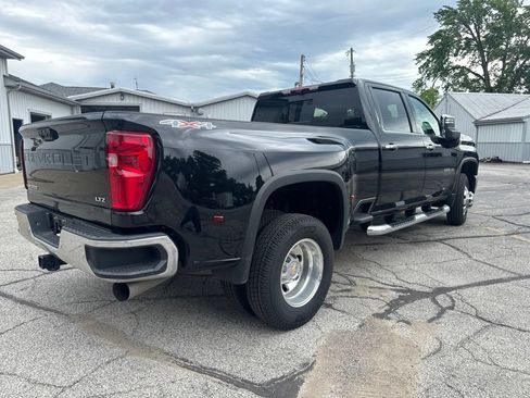 Used 2025 Chevrolet Silverado 3500 LTZ w/ LTZ Convenience Package AWD/4WD image 7