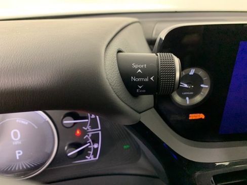 Used 2025 Lexus ES 300h w/ Luxury Package image 20