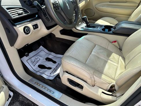 Used 2014 Lincoln MKT AWD w/ Equipment Group 201A image 10