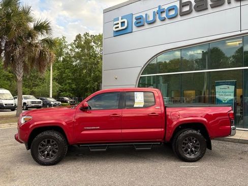 Used 2022 Toyota Tacoma SR5 RWD image 2