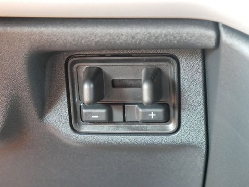 New 2025 Ford Expedition Active image 11