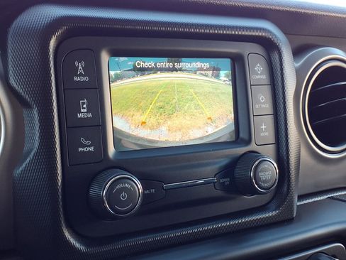 Used 2020 Jeep Wrangler Sport AWD/4WD image 6