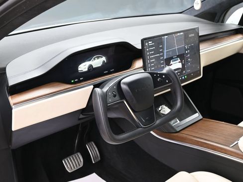 Used 2023 Tesla Model X AWD/4WD image 18
