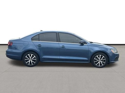 Used 2017 Volkswagen Jetta SE FWD image 4