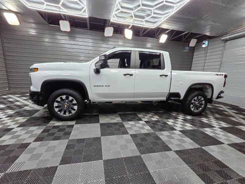 Used 2024 Chevrolet Silverado 2500 Custom w/ Custom Value Package AWD/4WD image 8