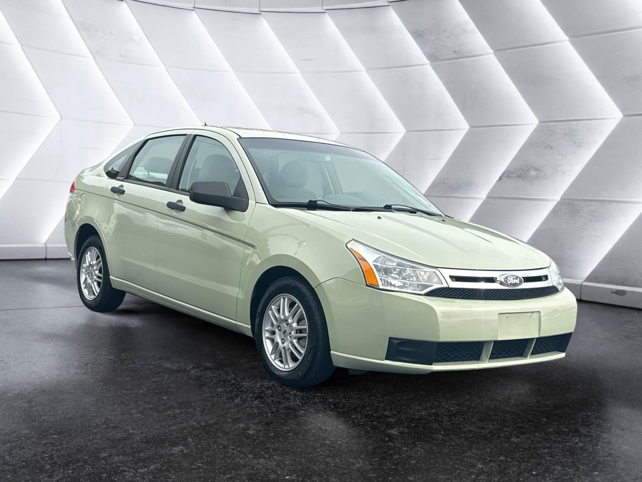 Used 2011 Ford Focus SE w/ 201A Rapid Spec Order Code FWD image 3