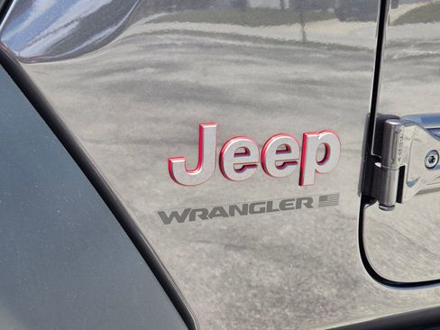 Certified 2025 Jeep Wrangler Unlimited Rubicon w/ Convenience Group AWD/4WD image 10
