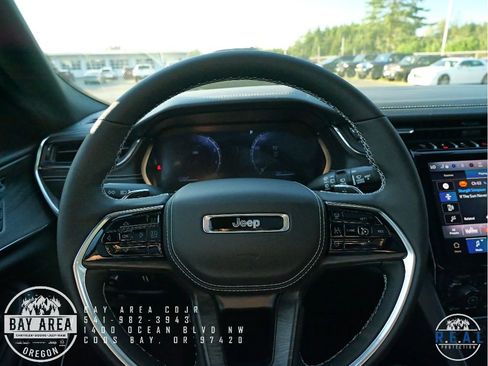 New 2025 Jeep Grand Cherokee Overland w/ Luxury Tech Group IV image 15