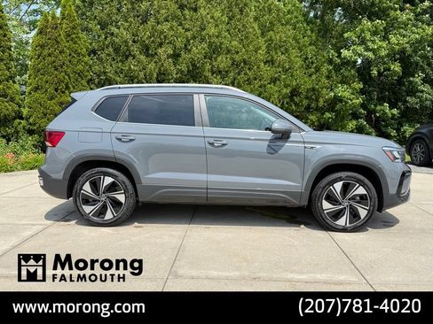 Used 2023 Volkswagen Taos SE w/ Panoramic Sunroof Package AWD/4WD image 7